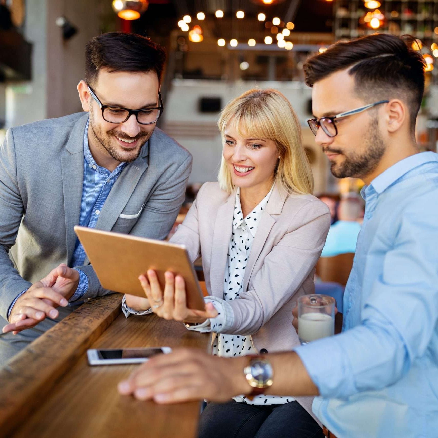 Réunion de suivi de la stratégie et du plan de communication avec les principaux responsables de l'entreprise